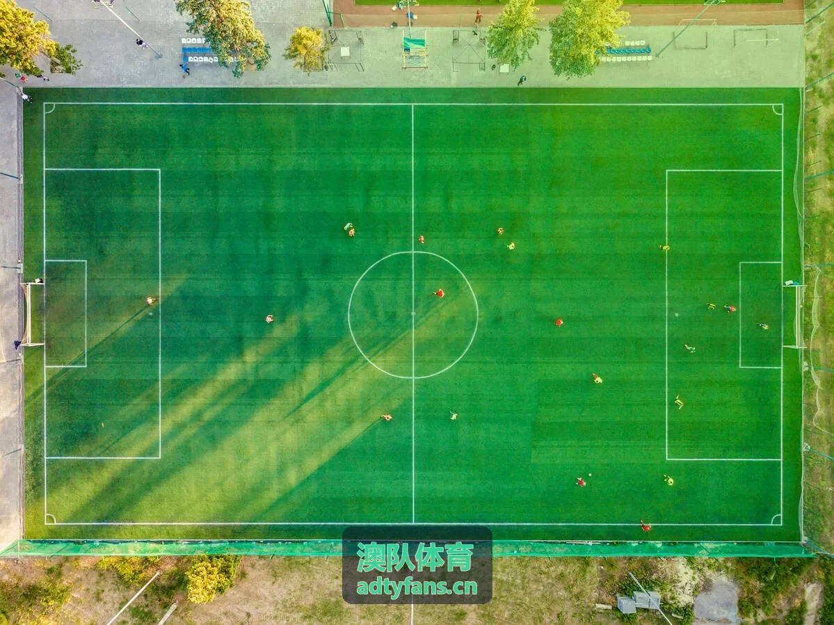 澳队体育 Hero 背景图 — 澳洲运动员冲锋瞬间